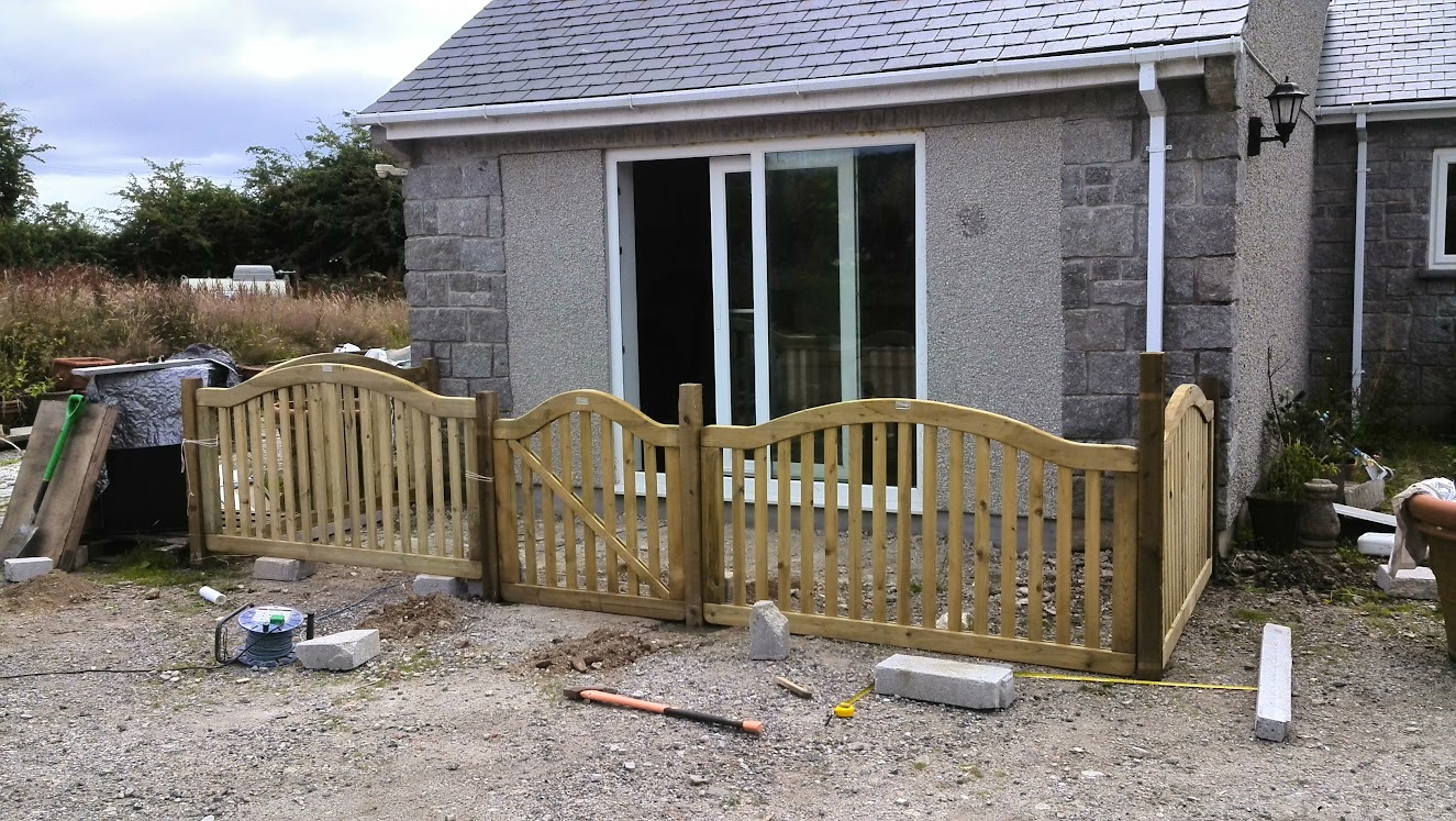 New picket fence and gate, We also fitted the sliding door on this job